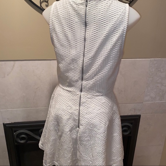 BeBe Women’s White Sleeveless Skater Dress SZ 0 - Picture 2 of 9